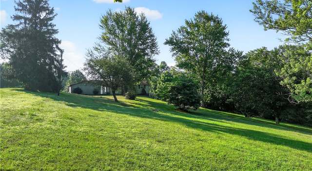 Photo of 338 Tulip Dr, New Brighton, PA 15066
