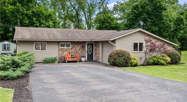 Photo of 47 Dover Dr, Cranberry Twp, PA 16066