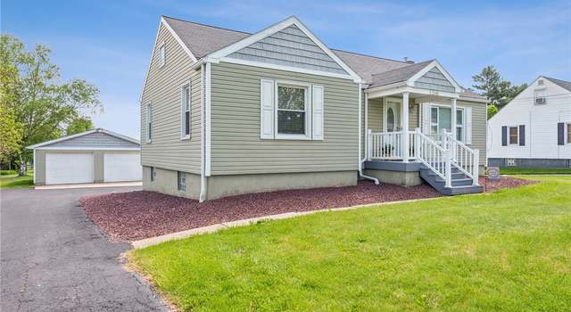 Photo of 1540 Woodlawn Dr, Unity  Twp, PA 15650