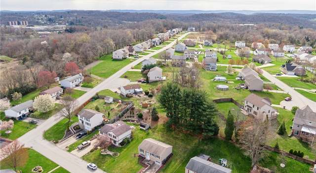 Photo of 320 Gloucester Dr, Hempfield Twp - Wml, PA 15601