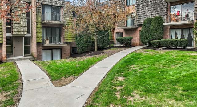 Photo of 1112 Forest Green Dr, Moon/crescent Twp, PA 15108