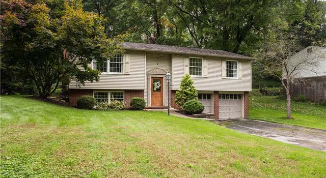 Photo of 290 Lincoln Dr, Peters Twp, PA 15241