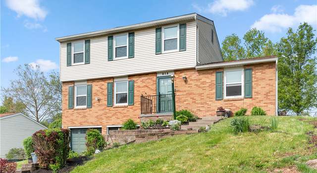 Photo of 215 Glenmore Dr, Moon/crescent Twp, PA 15108