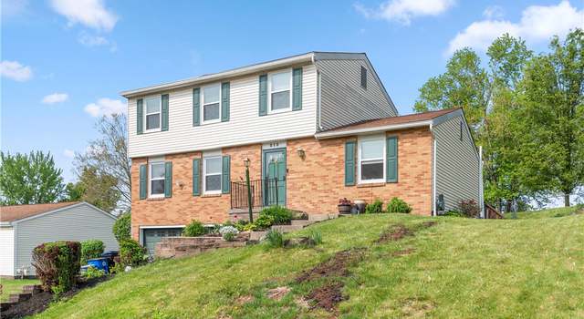 Photo of 215 Glenmore Dr, Moon/crescent Twp, PA 15108