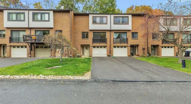 Photo of 305 Springwater Ct, Moon/crescent Twp, PA 15108