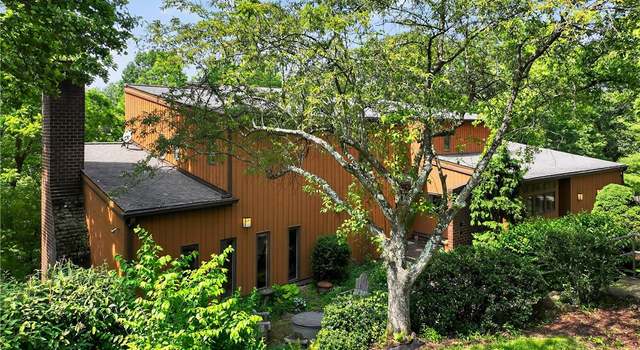 Photo of 117 Scarborough Ln, Peters Twp, PA 15317