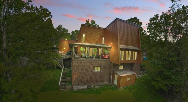 Photo of 117 Scarborough Ln, Peters Twp, PA 15317