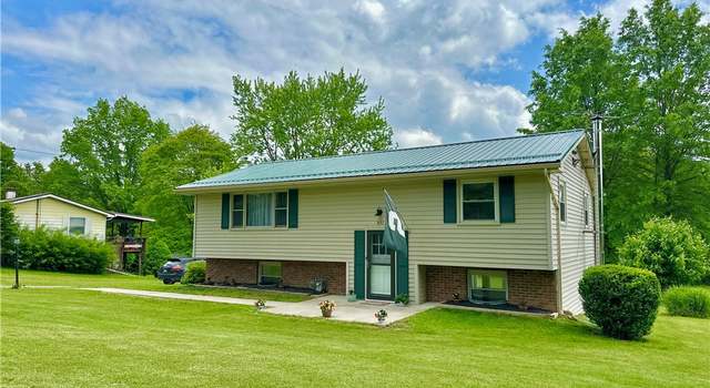 Photo of 451 W Water St, Slippery Rock Boro, PA 16057