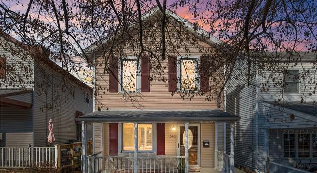 Photo of 645 5th St, Oakmont, PA 15139