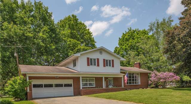 Photo of 17 Lakeview Dr, Lackawannock Twp, PA 16159