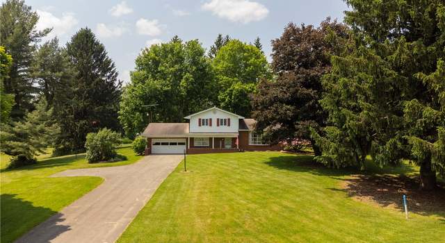 Photo of 17 Lakeview Dr, Lackawannock Twp, PA 16159