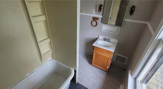 Photo of 304 Elm Ave, Sharon, PA 16146