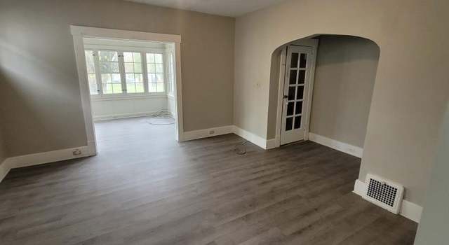 Photo of 304 Elm Ave, Sharon, PA 16146