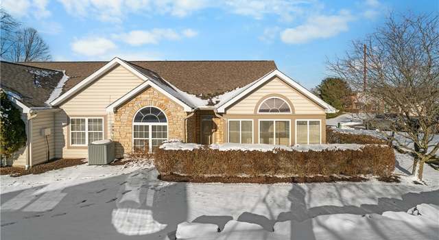 Photo of 1702 Heather Heights Dr, Moon/crescent Twp, PA 15046