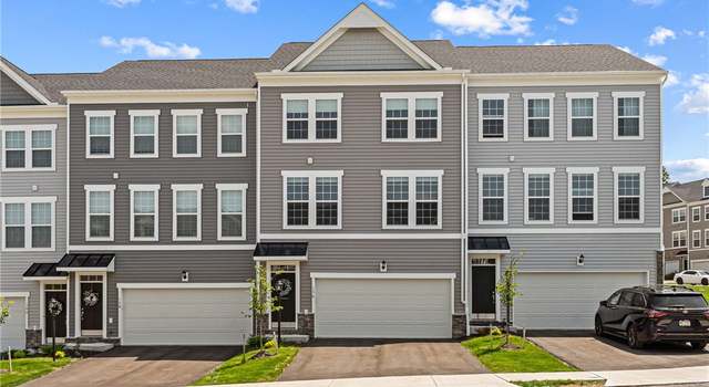 Photo of 136 Sweetwater Dr, Moon/crescent Twp, PA 15108