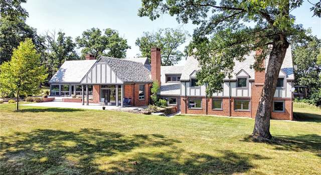 Photo of 135 Fox Hill Dr, Bell Acres, PA 15143