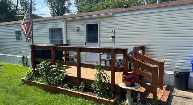 Photo of 210 Sunnyhill Dr, Valencia, PA 16059