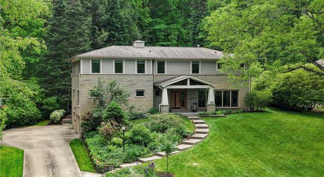 Photo of 230 Foxhurst Dr, Fox Chapel, PA 15238