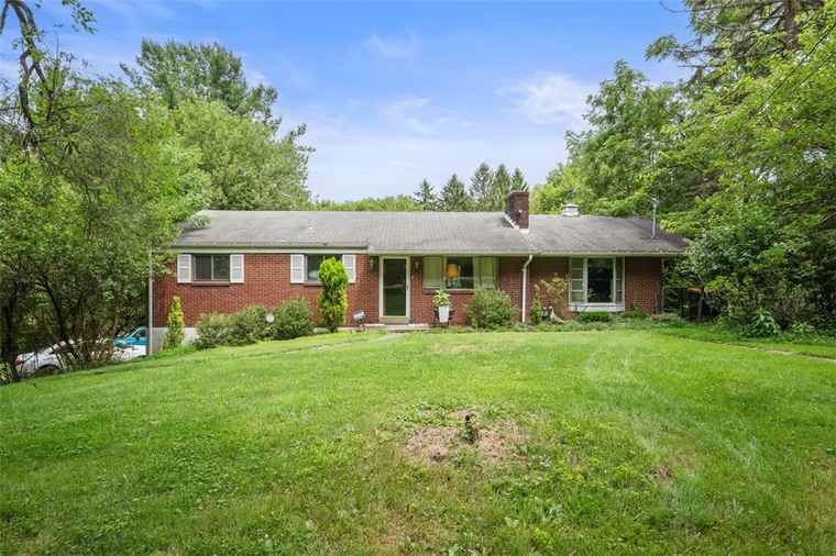 Photo of 2158 Reis Run Rd Franklin Park, PA 15237