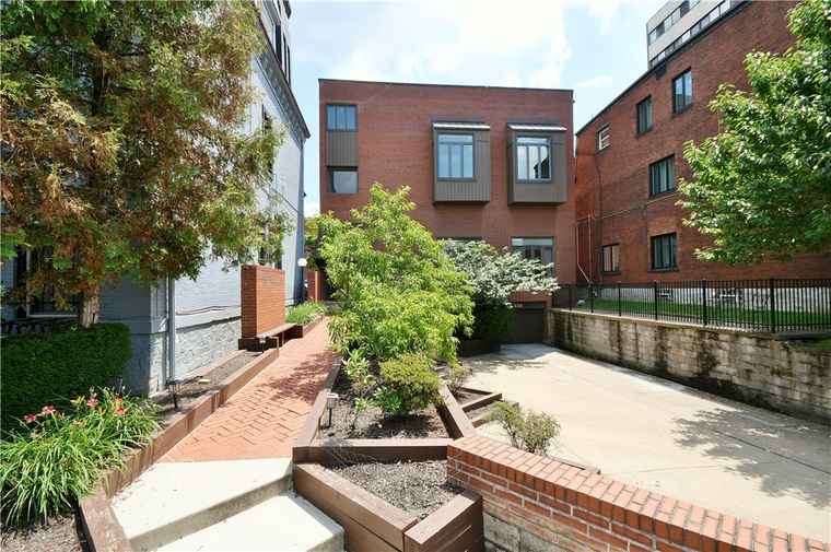 Photo of 325 S Highland Ave #105 Shadyside, PA 15206