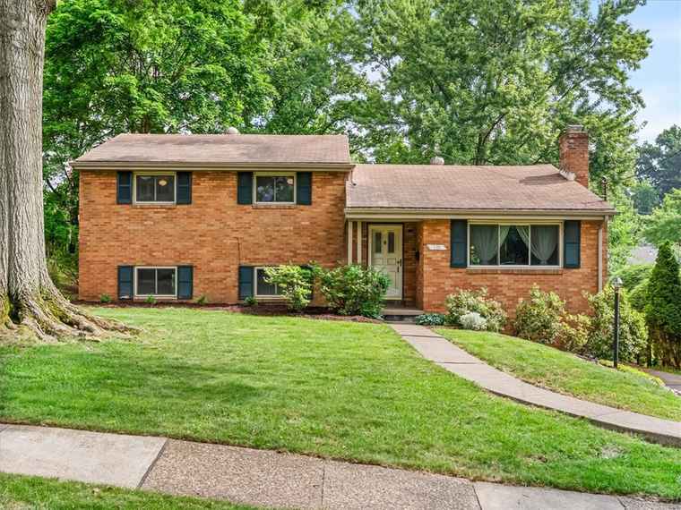 Photo of 119 Abington Dr Mt. Lebanon, PA 15216