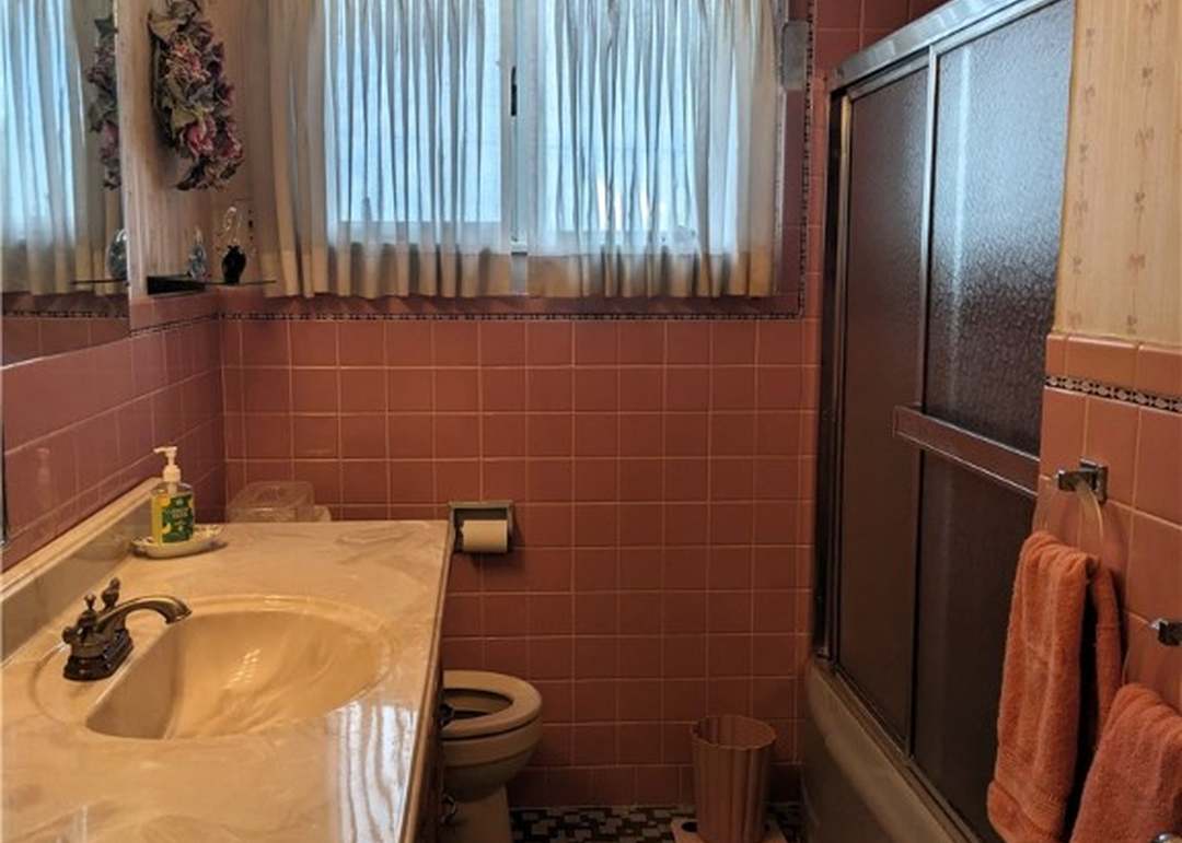 211 Wainwright Dr, McKeesport, PA 15132