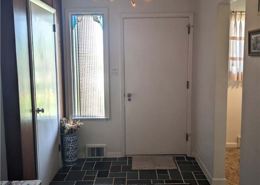 211 Wainwright Dr, McKeesport, PA 15132