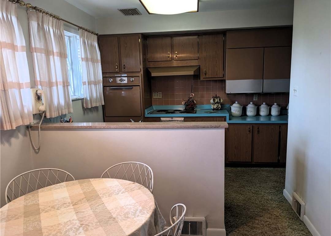 211 Wainwright Dr, McKeesport, PA 15132