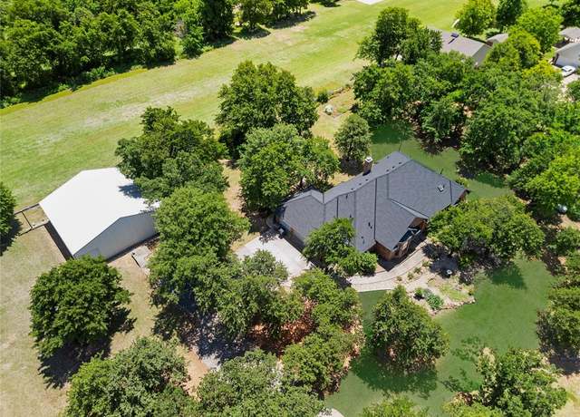 Property at 7300 Ellis Rd, Guthrie, OK 73044, 3 beds, 2.5 baths