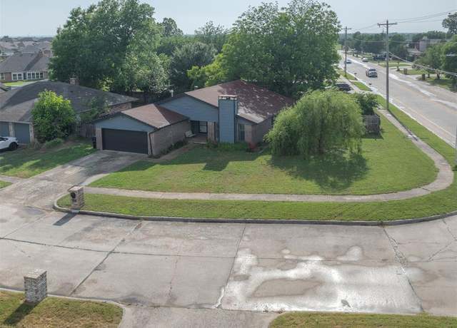 Property at 3501 Necia St, Moore, OK 73160, 3 beds, 2 baths