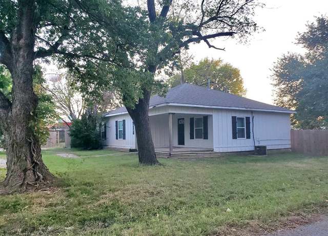 Property at 420 N 4th St, Tecumseh, OK 74873, 3 beds, 2 baths