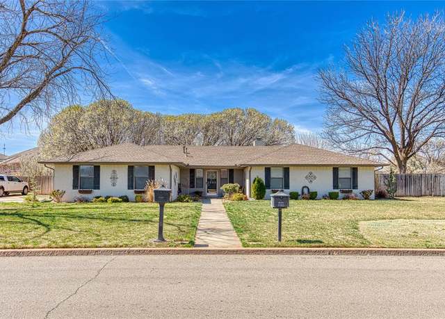 Property at 1203 N Lusk Ave, Elk City, OK 73644, 3 beds, 2 baths