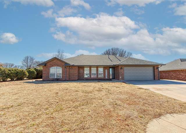 Property at 122 Calhoon St, Elk City, OK 73644, 3 beds, 2 baths