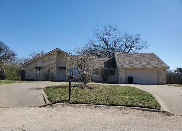 Property at 1101 W Washington Cir, Tecumseh, OK 74873, 3 beds, 2.5 baths