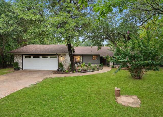 Property at 9404 Red Oak Ln, Edmond, OK 73034, 3 beds, 2 baths