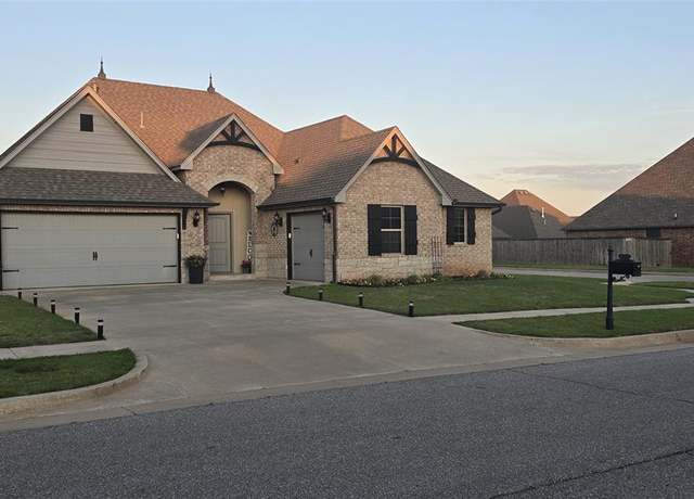 Property at 18812 Trailview Way, Edmond, OK 73012, 3 beds, 2 baths