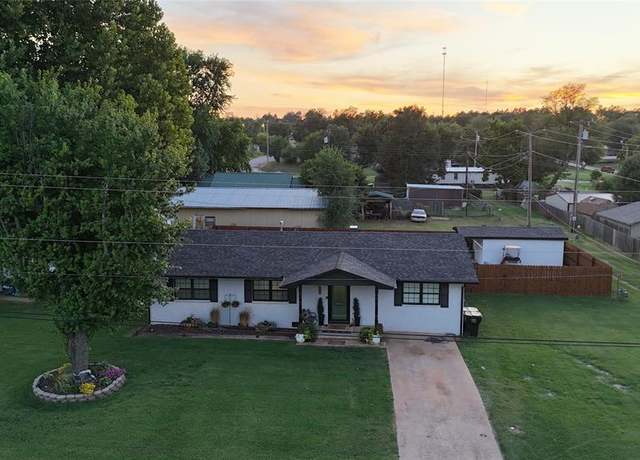 Property at 216 S Apache St, Binger, OK 73009, 3 beds, 2 baths