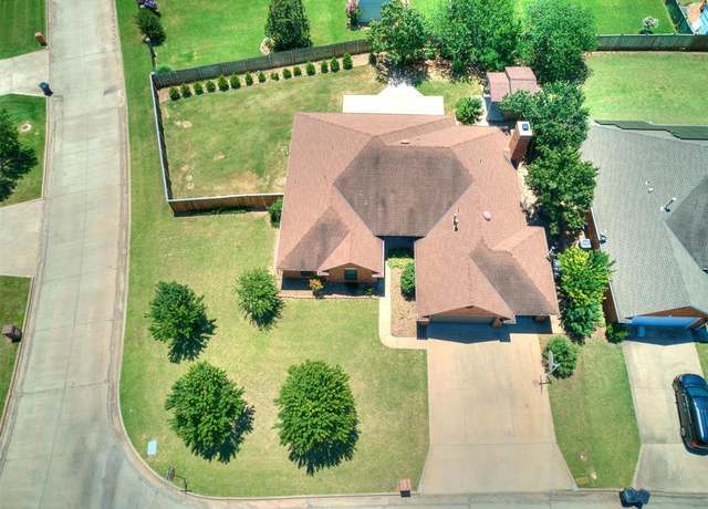 Property at 1309 Nottingham Cir, Shawnee, OK 74804, 4 beds, 3 baths