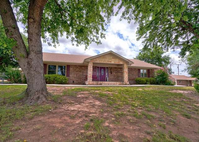 Property at 324 S 4th St, Cyril, OK 73029, 3 beds, 3.5 baths