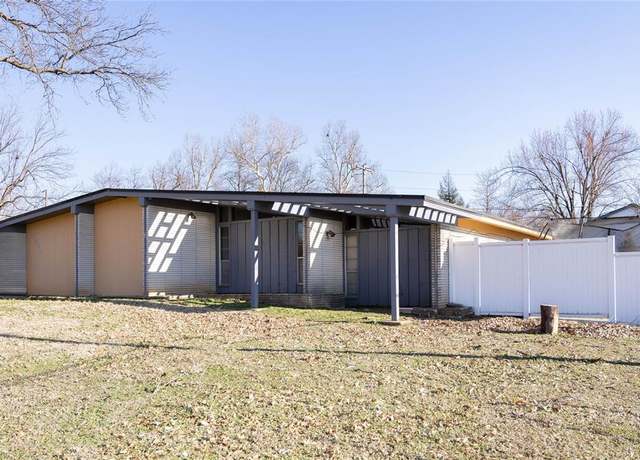Property at 1924 E Woodland Rd, Ponca City, OK 74604, 3 beds, 2 baths