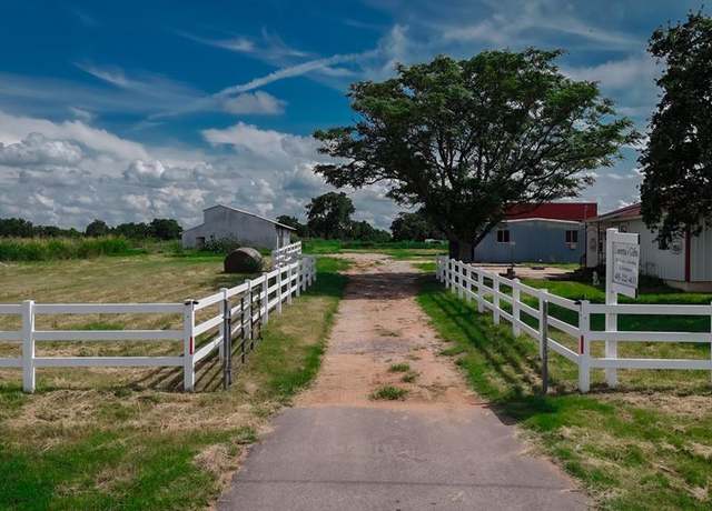 Property at 2447 39 Hwy, Blanchard, OK 73010, 4 beds, 2 baths