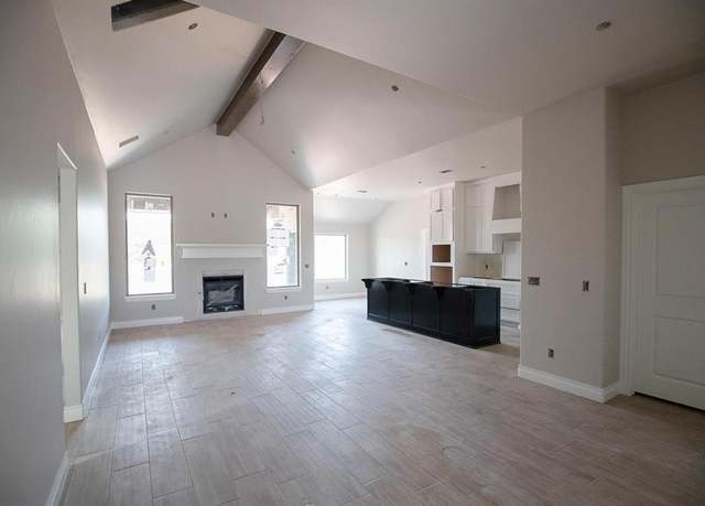 Property at 8217 Mountain Oak Dr, Edmond, OK 73034, 4 beds, 2 baths