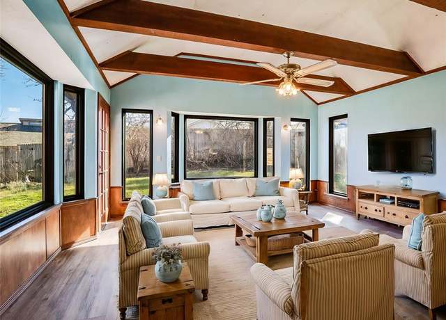 Property at 904 Belle Air Ave, Edmond, OK 73013, 3 beds, 2 baths