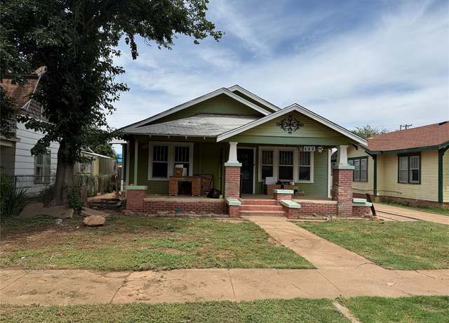 Property at 711 E Walnut St, Altus, OK 73521, 3 beds, 2 baths