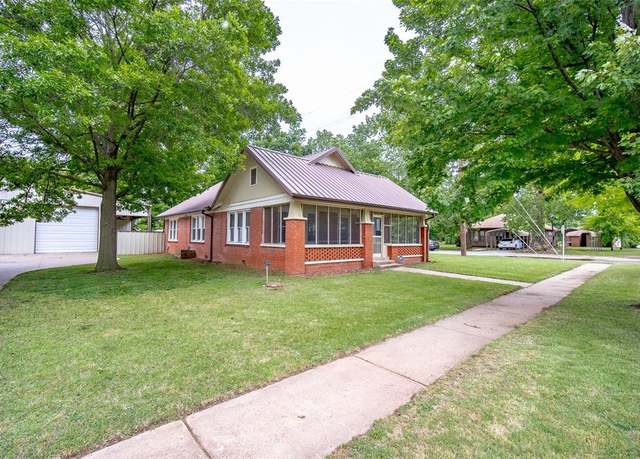 Property at 229 N Locust St, Pauls Valley, OK 73075, 3 beds, 1 bath