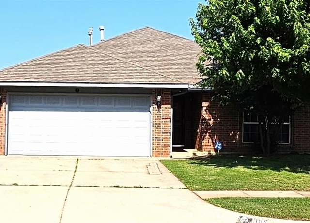 Property at 1016 Westridge Dr, Yukon, OK 73099, 3 beds, 2 baths