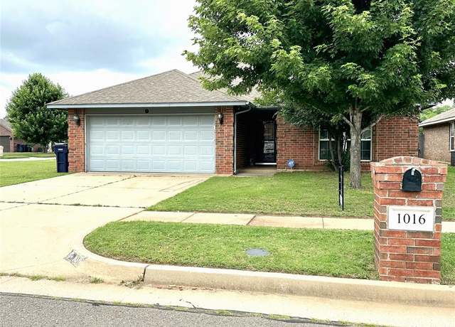 Property at 1016 Westridge Dr, Yukon, OK 73099, 3 beds, 2 baths