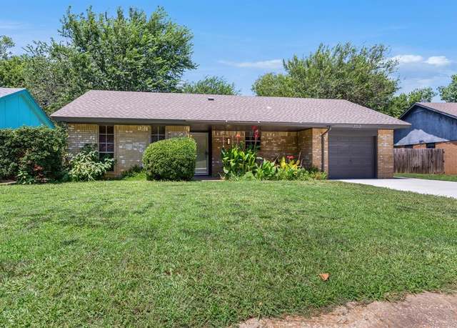 Property at 2712 NE 9th Ave, Norman, OK 73071, 3 beds, 2 baths
