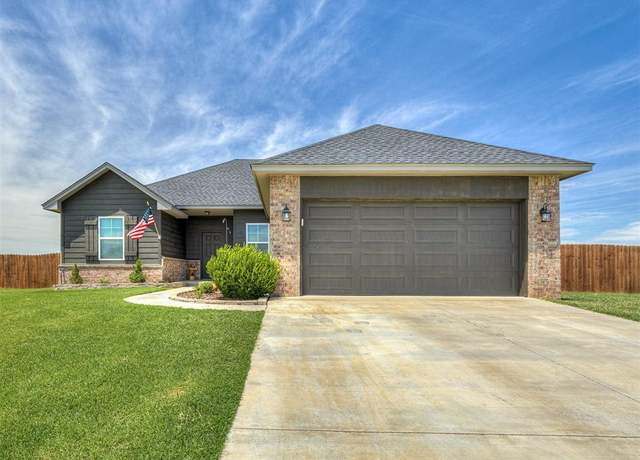 Property at 14325 Meadow Ridge Ln, Edmond, OK 73025, 3 beds, 2 baths