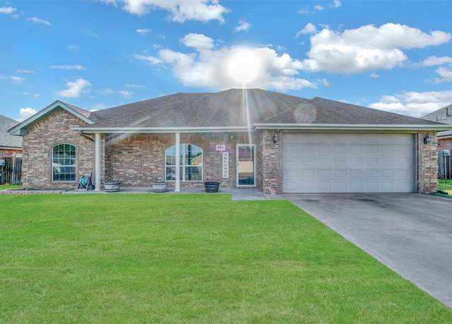 Property at 304 Beth Ln, Elk City, OK 73644, 3 beds, 2 baths